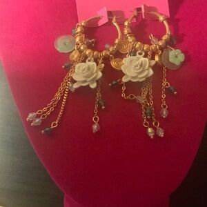 Betsey Johnson White Rose Chandelier Earrings - 7